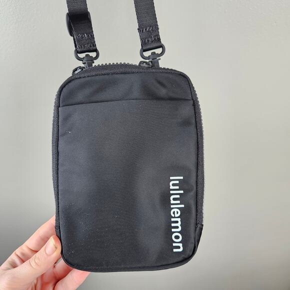Lululemon Easy Access Crossbody Black Bag - Picture 2 of 9